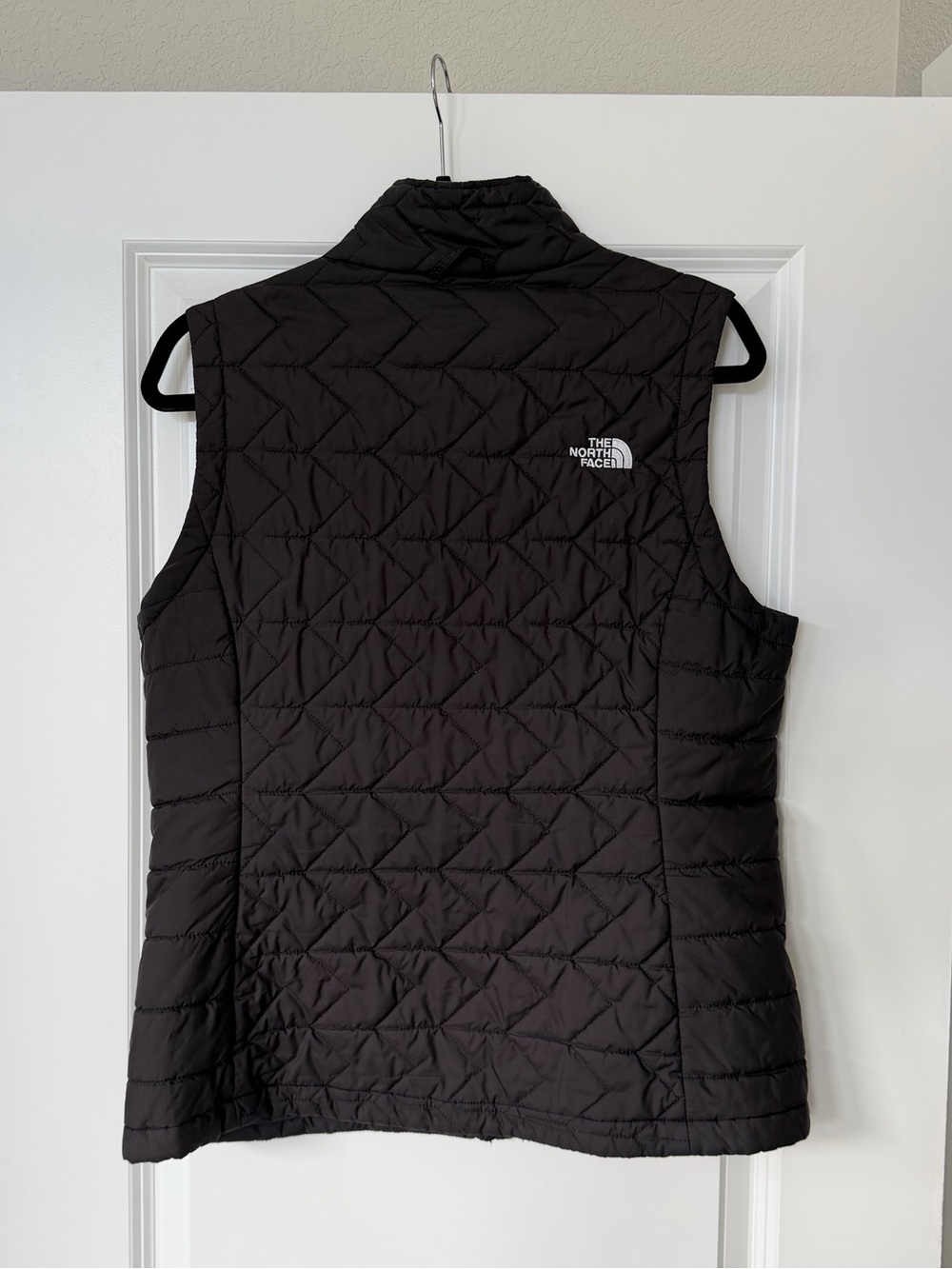 The North Face Women's Quilted Vest - Black - Picture 3 of 4